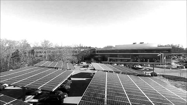 施耐德电气公司在马萨诸塞州安多佛的北美总部站点利用自己的微电网解决方案，正在捕获太阳能中的节省，避免停机费用，并带来电力弹性。